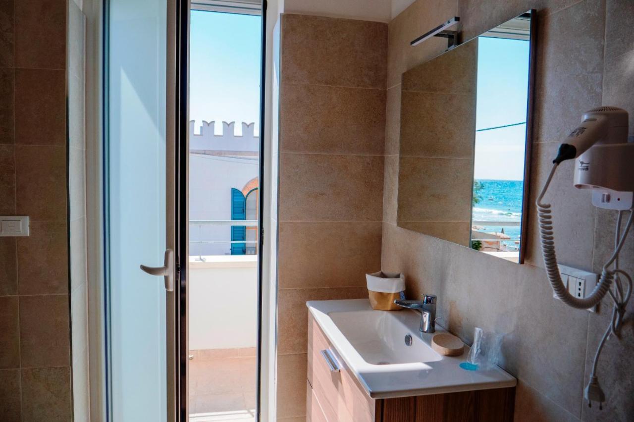 B&B A Un Passo Dal Mare Torre Canne Exterior photo