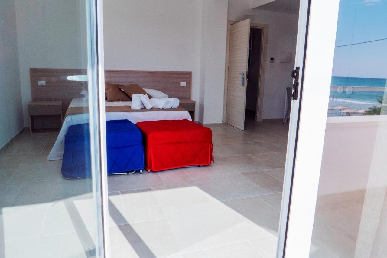B&B A Un Passo Dal Mare Torre Canne Exterior photo