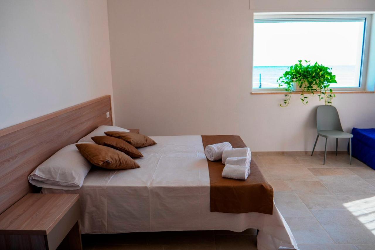 B&B A Un Passo Dal Mare Torre Canne Exterior photo
