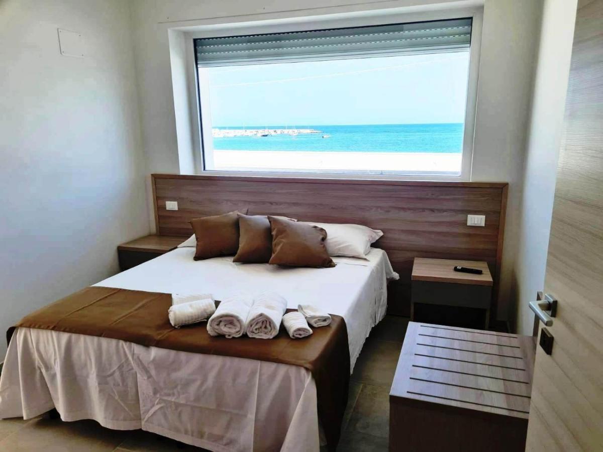 B&B A Un Passo Dal Mare Torre Canne Exterior photo