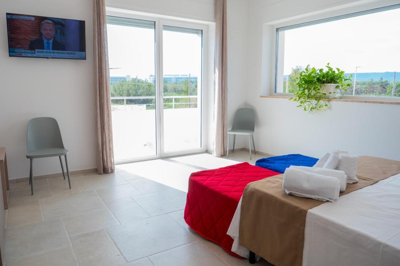 B&B A Un Passo Dal Mare Torre Canne Exterior photo