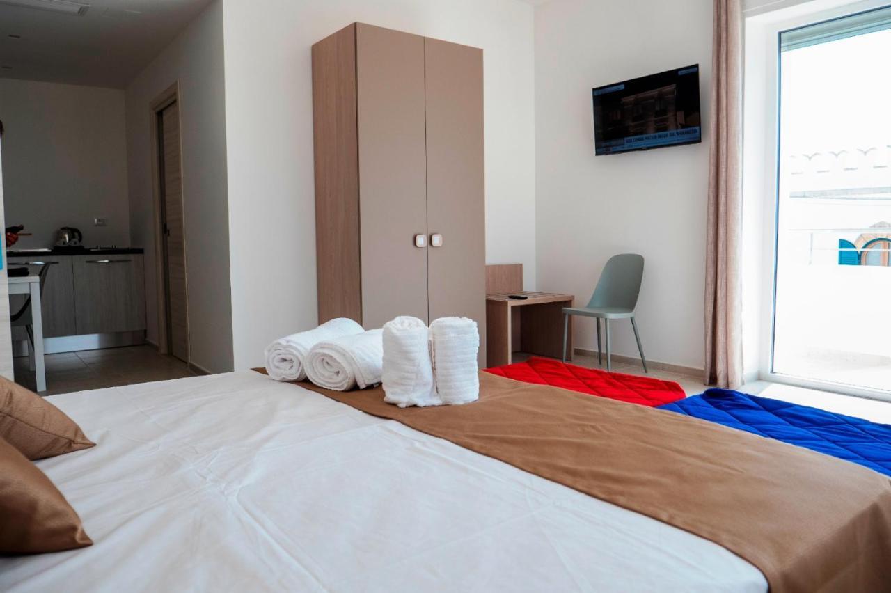 B&B A Un Passo Dal Mare Torre Canne Exterior photo