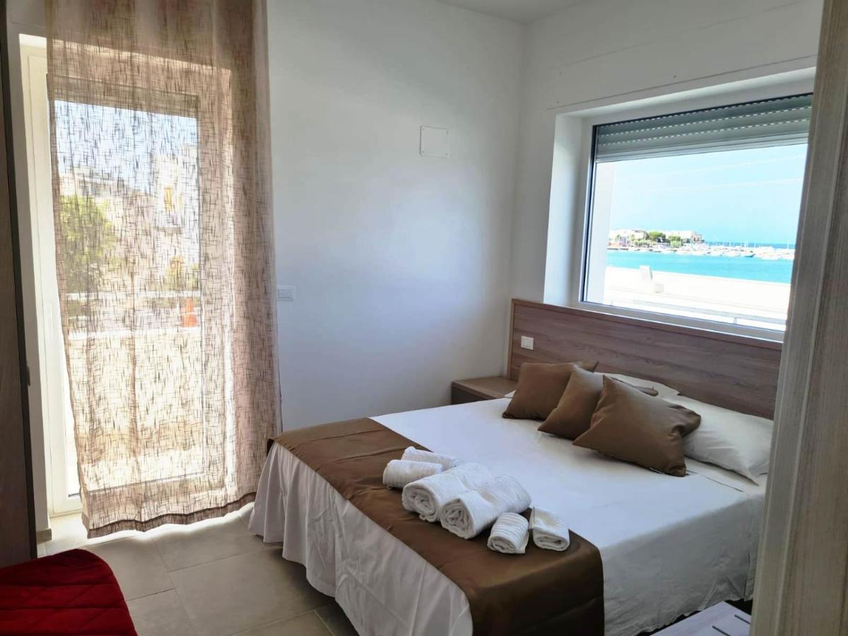 B&B A Un Passo Dal Mare Torre Canne Exterior photo